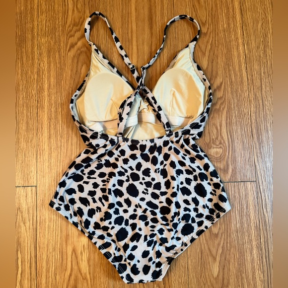 ModCloth Leopard Print Swimsuit - Picture 3 of 3